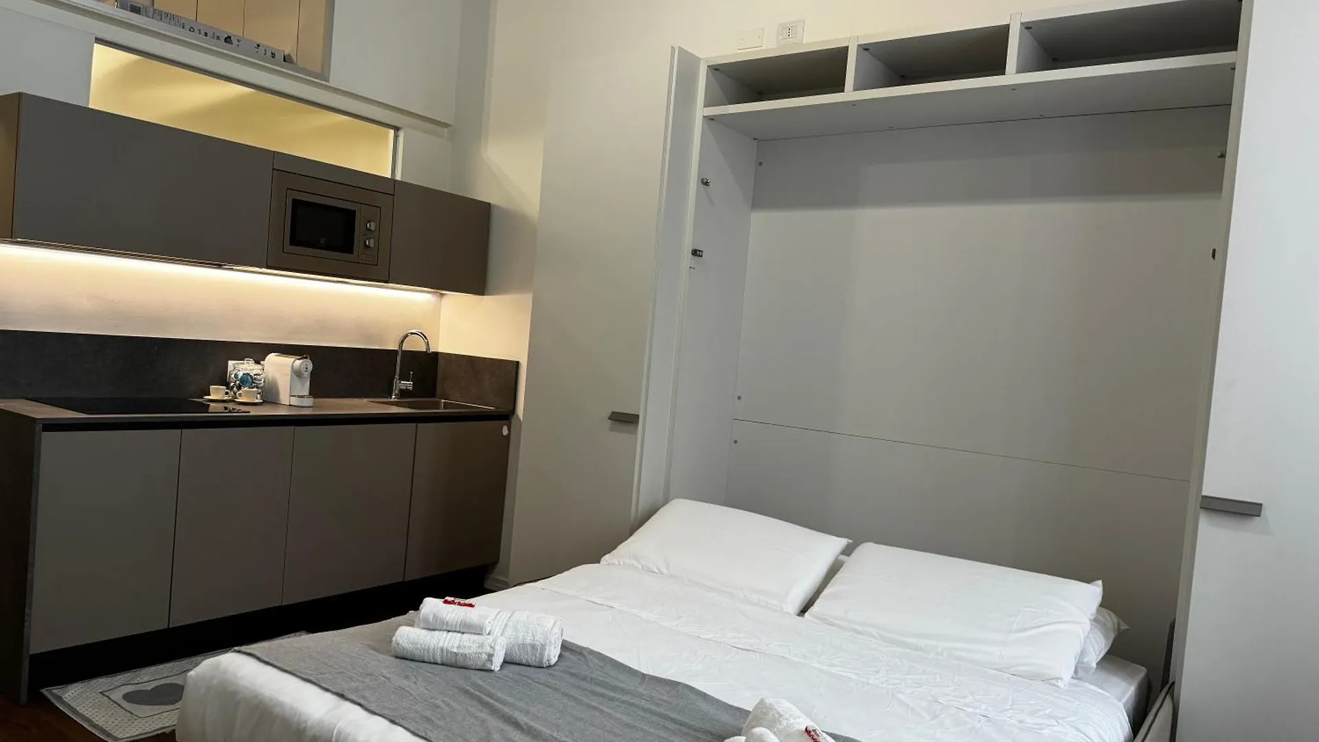 Appartamento Regina Milano In Corso Lodi - Sky Tv, Wifi E Breakfast Box Italia